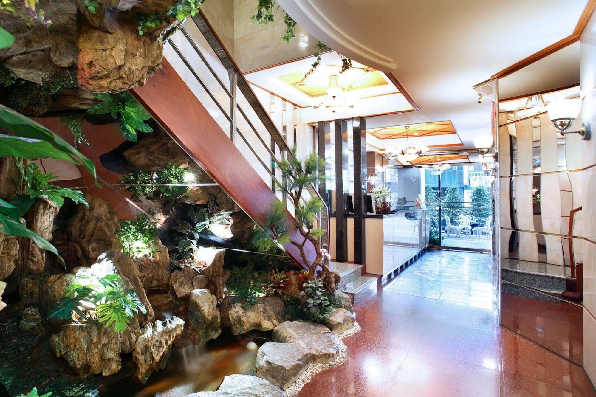 Kao Yuan Hotel - Zhong Zheng Taichung Buitenkant foto