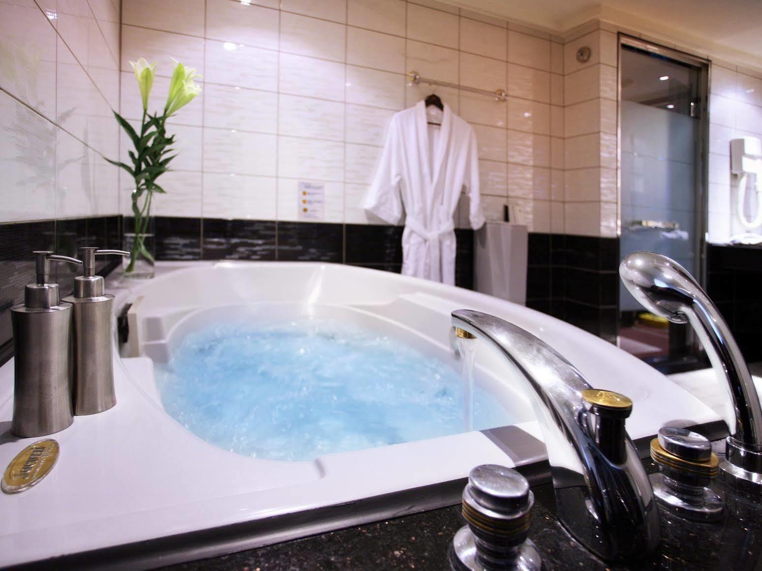 Kao Yuan Hotel - Zhong Zheng Taichung Buitenkant foto